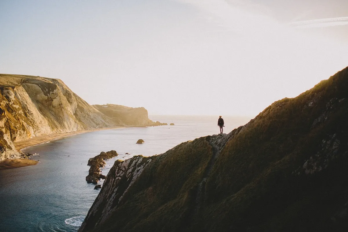 Twilight Safety Checklist for Solo Explorers: Kit, Communication and Emergency Plans